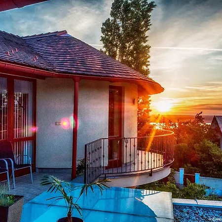 بيت ضيافة Szepkilatas Vendeghaz Balatonalmádi