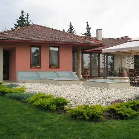 Szepkilatas Vendeghaz 2* Balatonalmadi